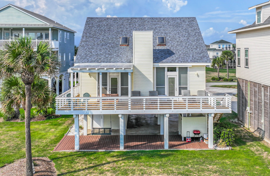 A gorgeous vacation home in one of Galveston's classic west-end beach neighborhoods. A gorgeous vacation home in one of Galveston's classic west-end beach neighborhoods.