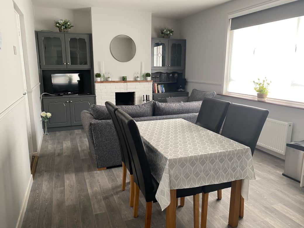Kitchen Living Area (3)