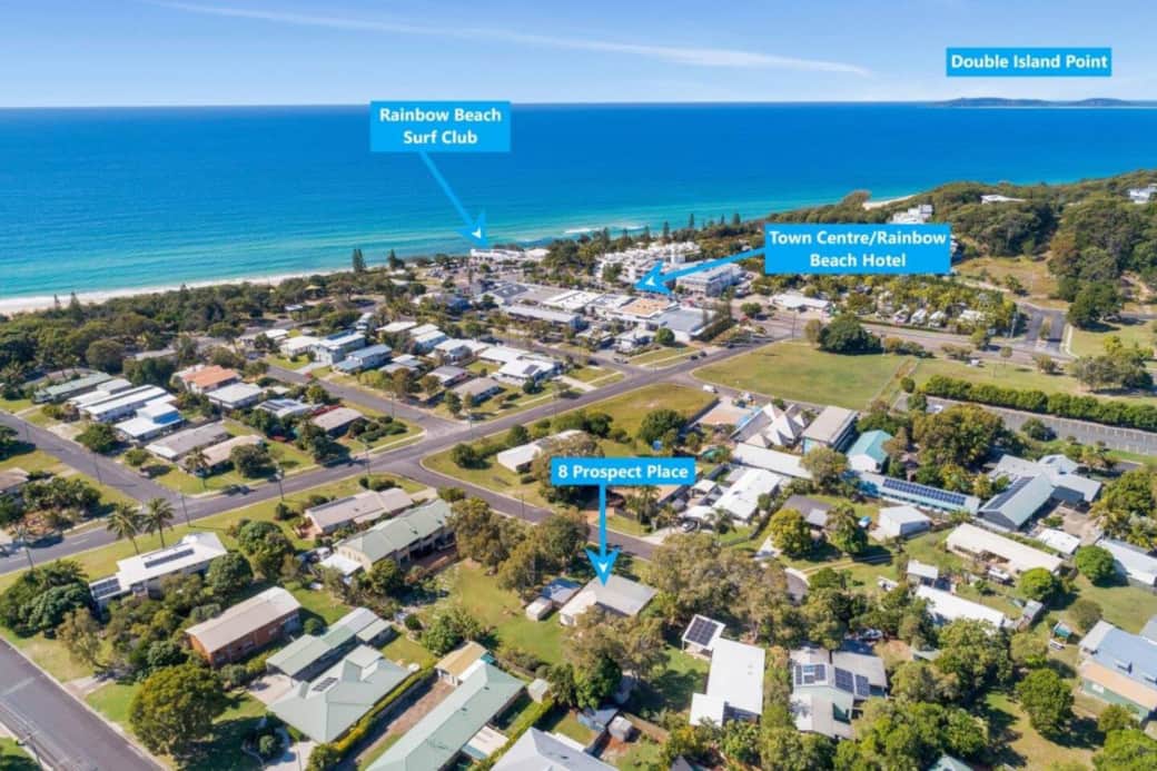 Tucked away in a quiet cul-de-sac, just a short stroll to the town centre. Only 500m to the surf club—and even closer to cafés.