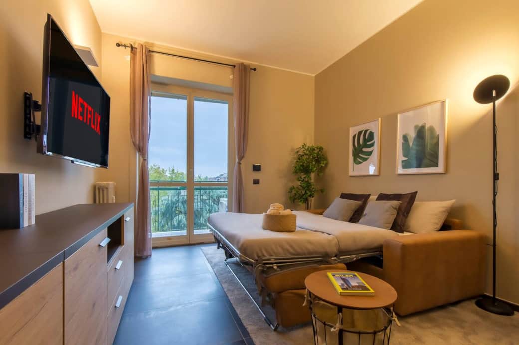 Spacious double sofa bed with 55" Smart TV (Netflix, Amazon prime, Disney+ and many other entertainment app available) Spacious double sofa bed with 55" Smart TV (Netflix, Amazon prime, Disney+ and many other entertainment app available)