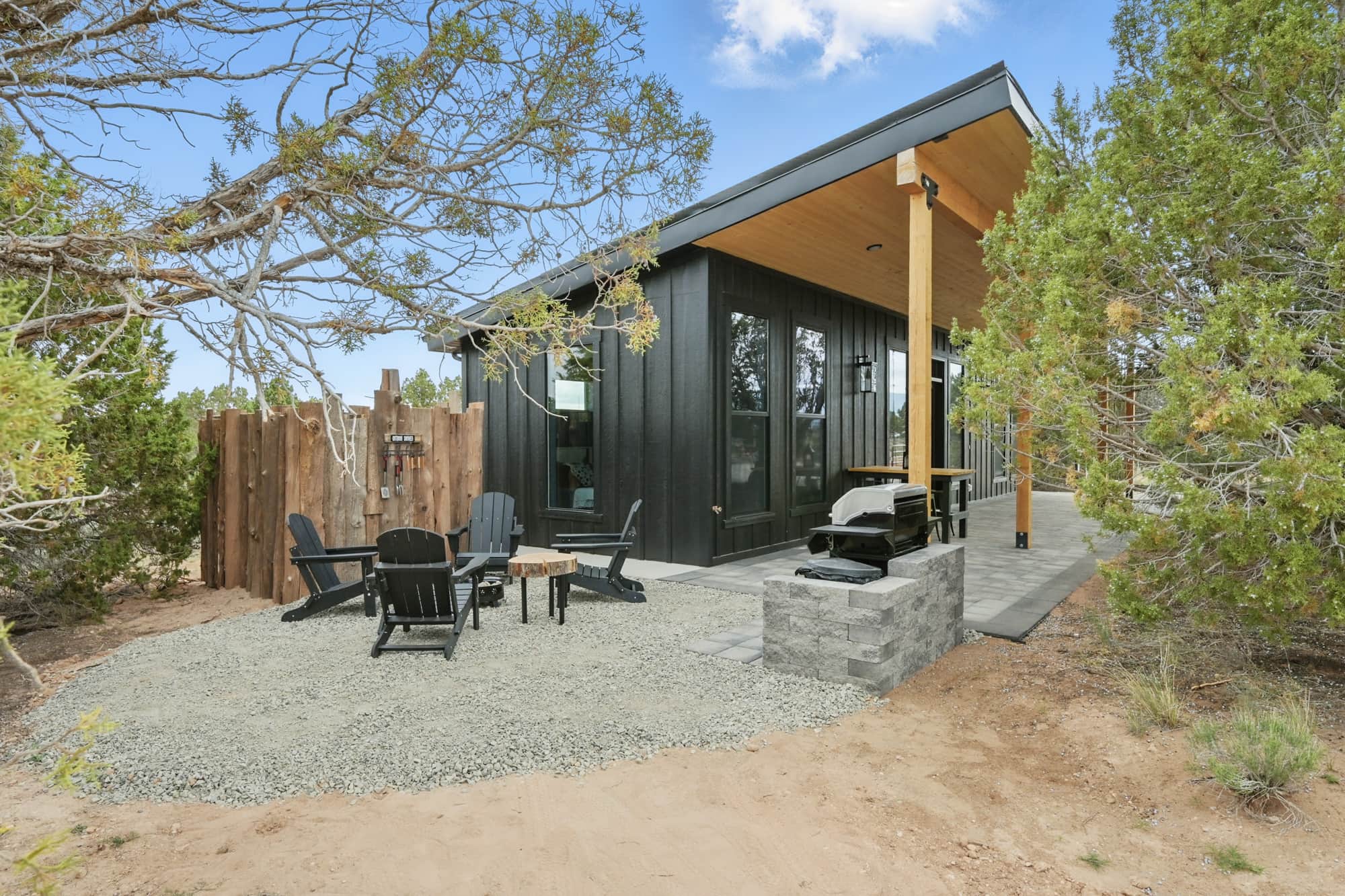 Fire Pit+ Outdoor Shower @ Juniper