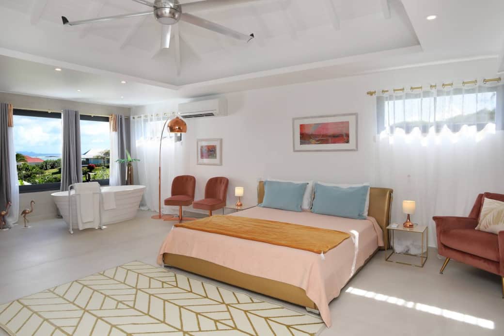 First master bedroom with bathtub Grenouille 