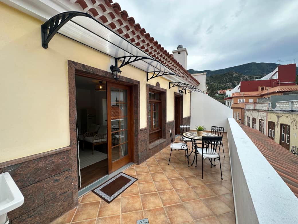 Amplia Terraza en Casa Luisa, Vallehermoso, un precioso ático vacacional con ascensor.