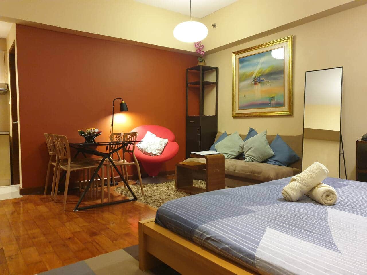 A space that feels composed rather than staged. Warm tones, soft light, and just enough separation.