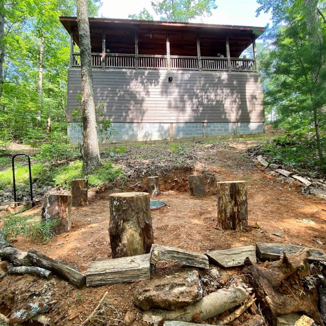 Includes a fire pit for relaxing and s'mores !