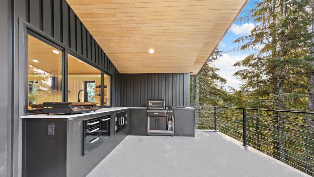 RAVN HAUS - Canopy - Covered Treetop Patio Traeger Timberline Grill N _ VRBO RAVN HAUS - Canopy - Covered Treetop Patio Traeger Timberline Grill N _ VRBO