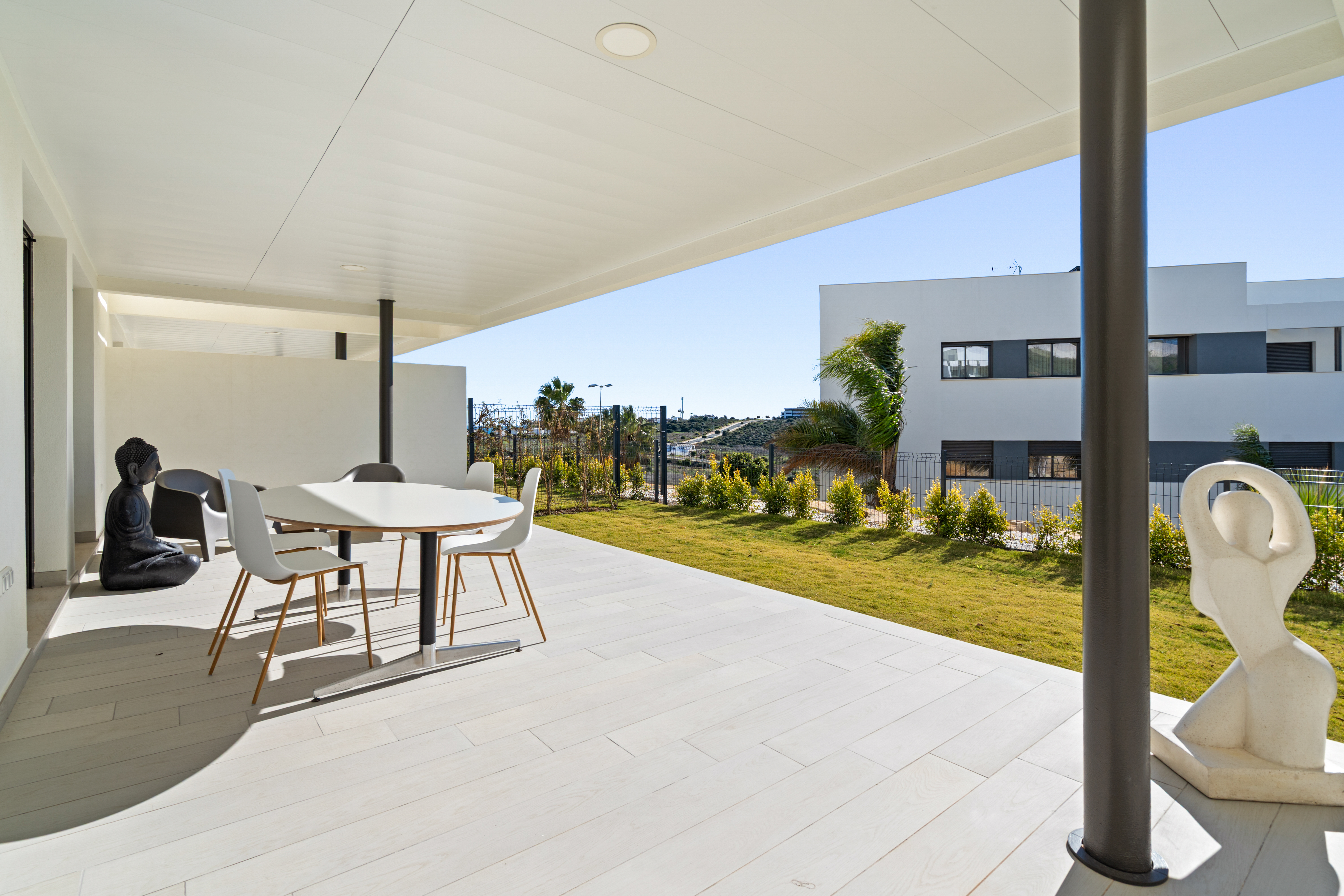 RDR531 â€“ Stylish & Peaceful 2-Bed Apartment