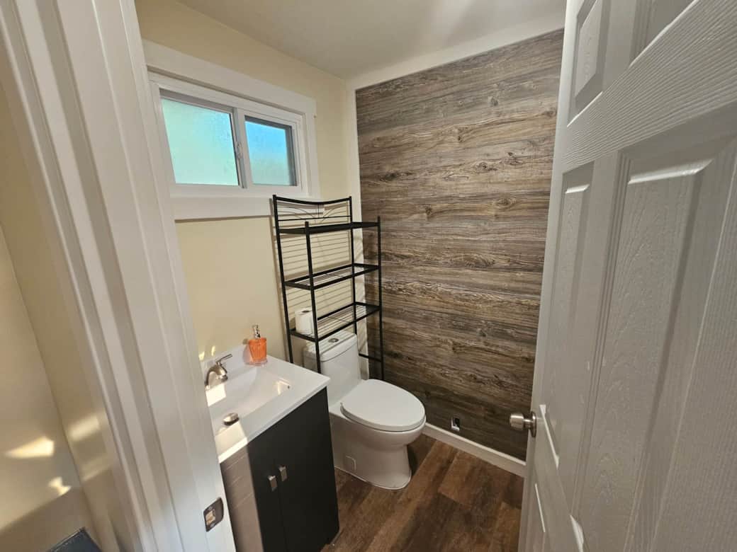 Coho Bunk Rm Bathroom