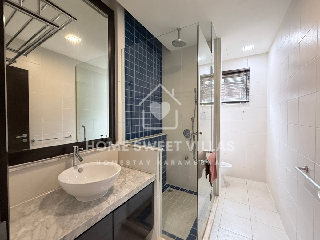 2nd Bathroom 2nd Bathroom