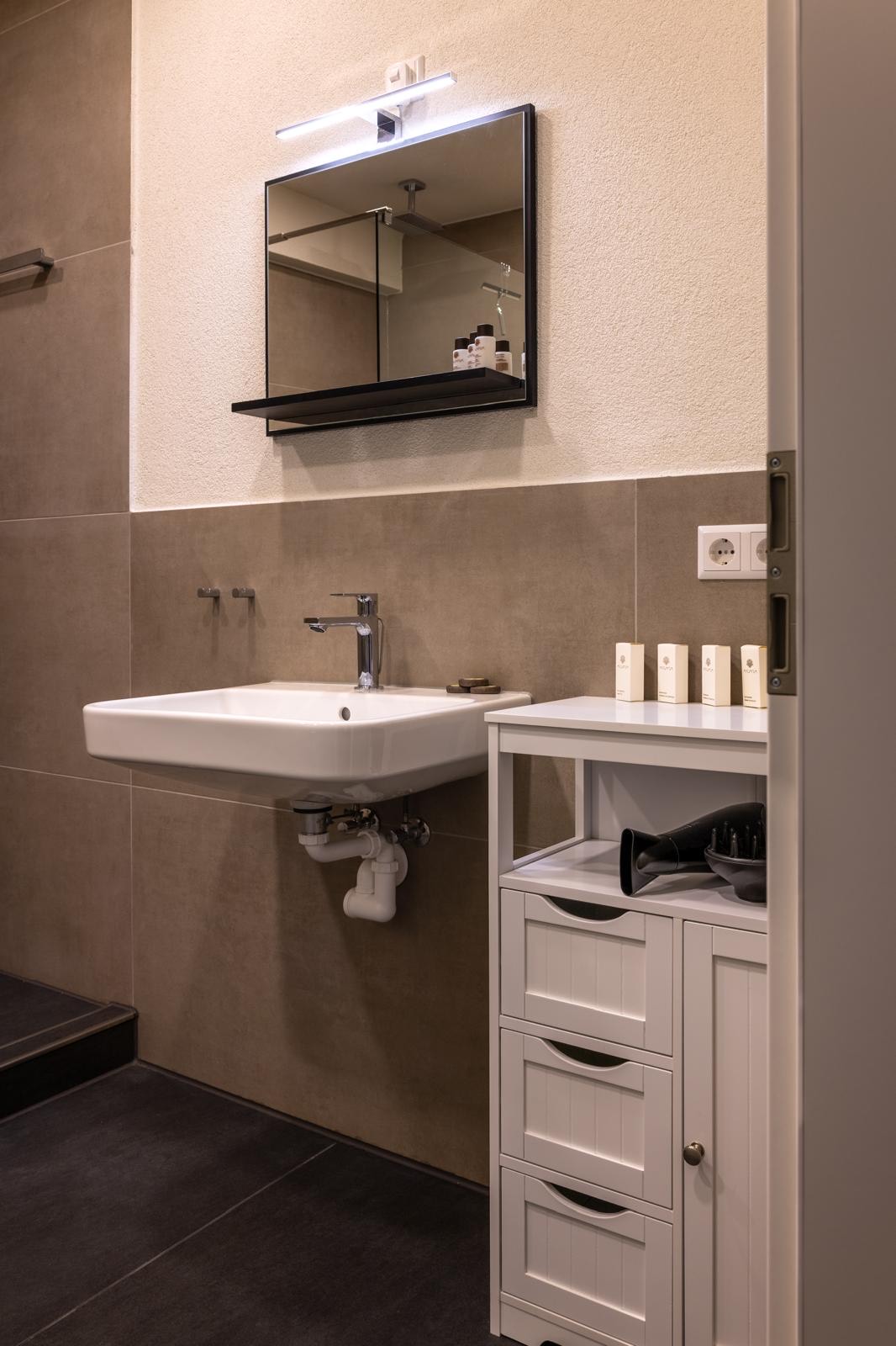 Apartment 2 3