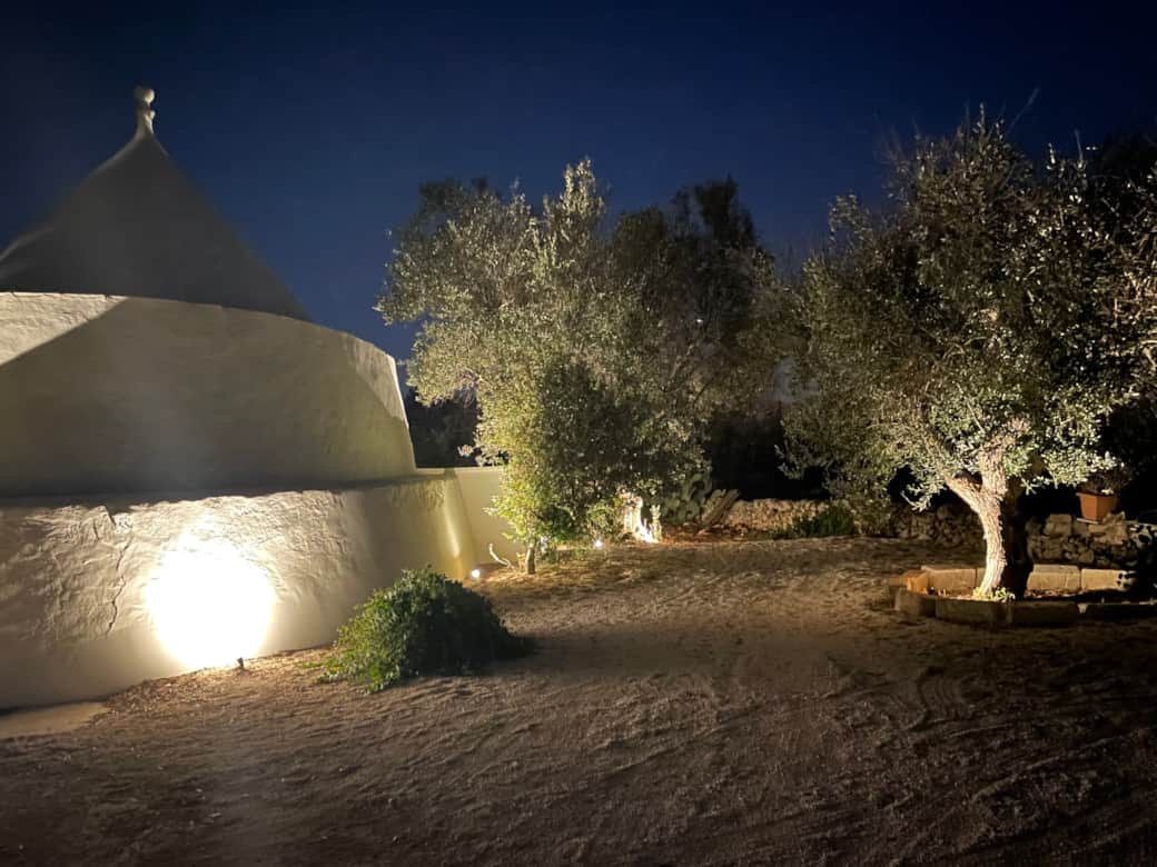 Esterno by night