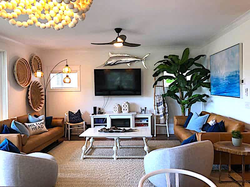 23 living room.jpeg