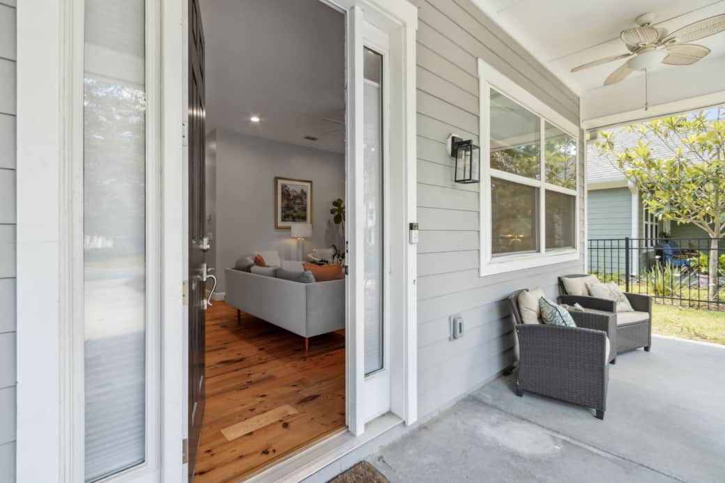 810 S 7th St - Entry Way