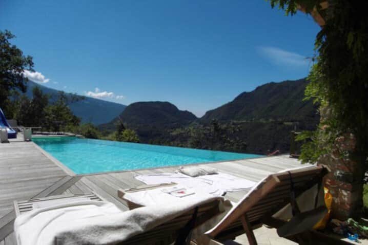 Liegen am Pool