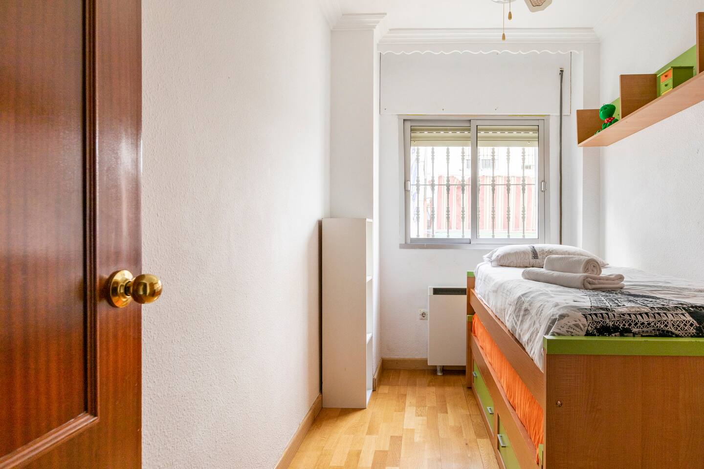 Habitación Litera con Desayuno y Metro Directo al Centro en 17 min - Imagen 5