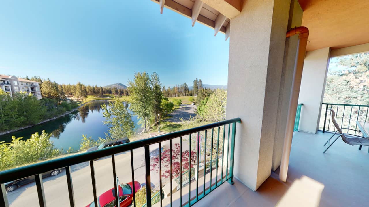 Private Deck Overlooking Els Lake