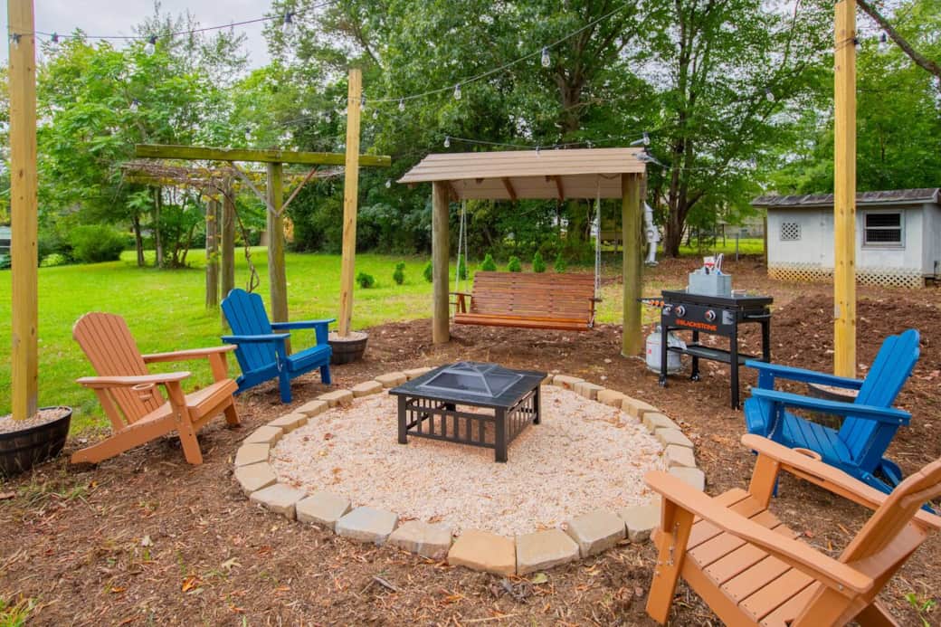 Evenings here are made for slowing down and savoring simple pleasures. Start by grilling up juicy burgers and pairing them with an ice-cold beer. Once dinner winds down, gather round the fire pit and make some s'mores.