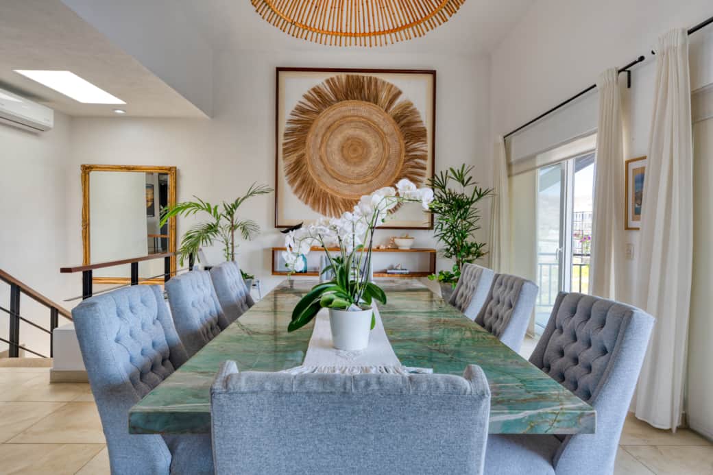 Seating for 8 guests