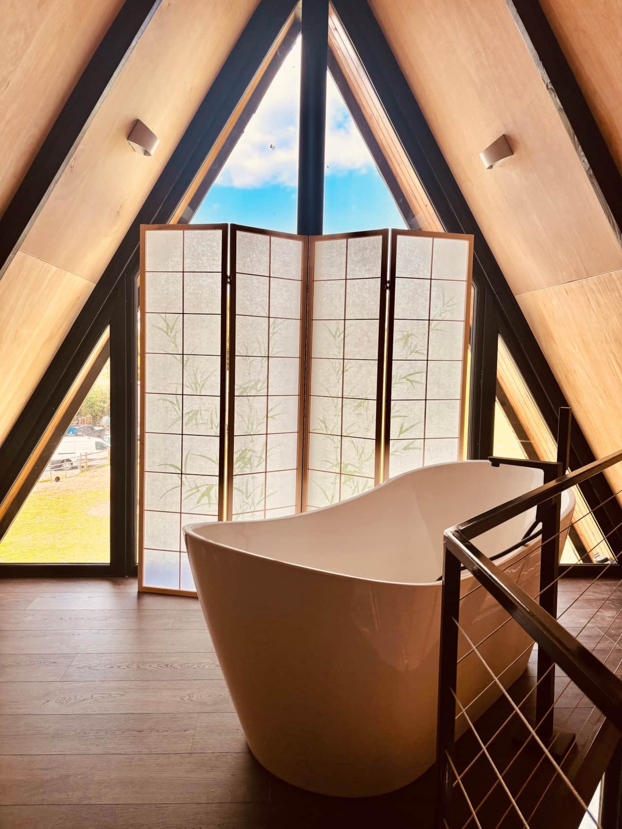 Loft bathtub with privacy screen in Frida Lodge.
