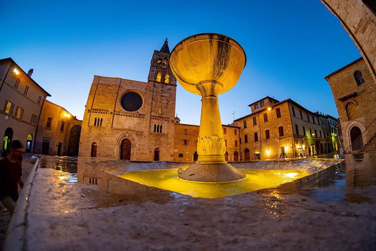 fontana-monumentale-bevagna