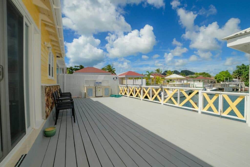 Ample sun bathing room with tropical sea breeze