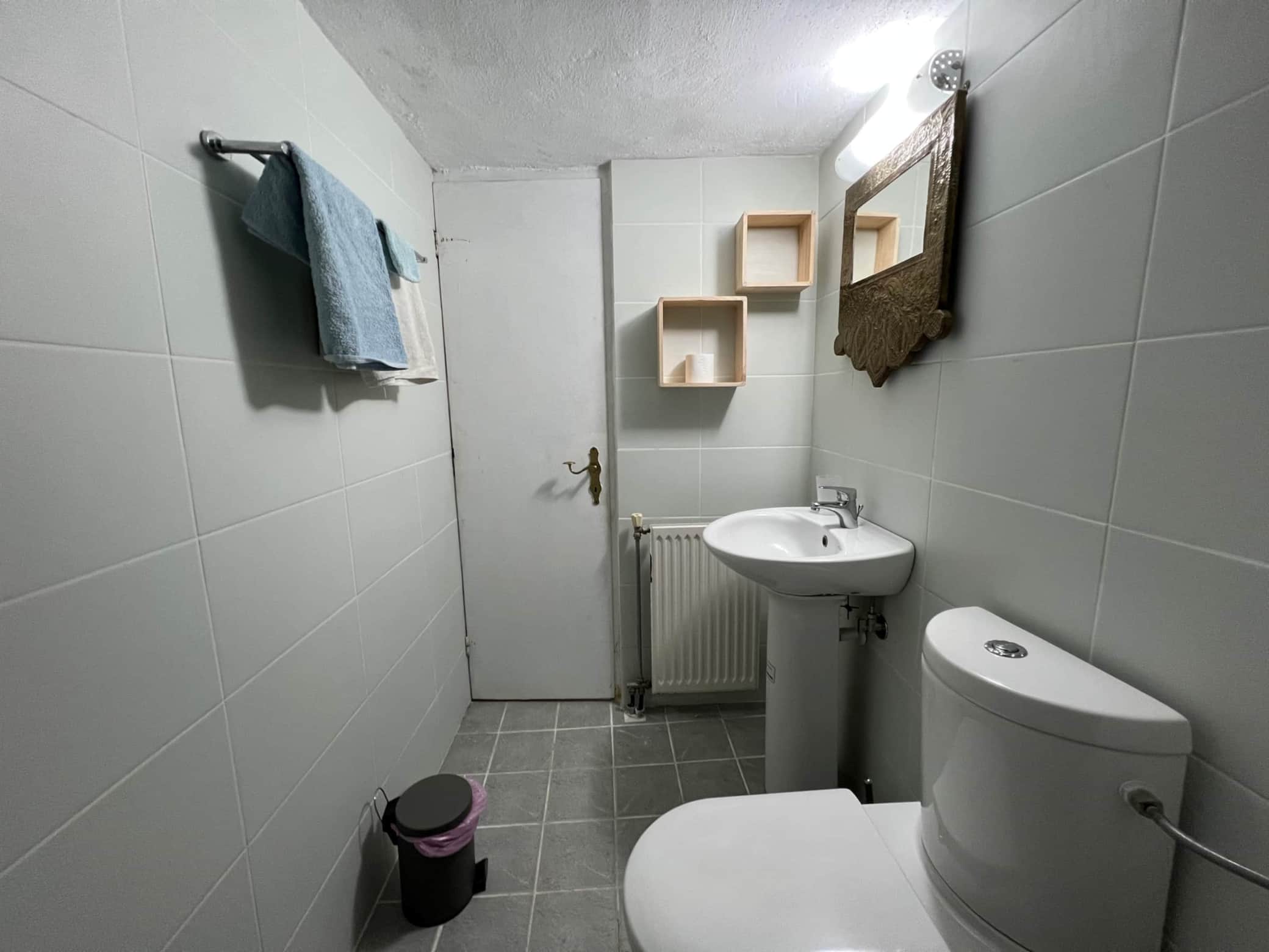 https://l.icdbcdn.com/oh/c0cb96fa-05ac-4b32-96aa-c4dc9c8d3eeb.jpg?w=2080-135
