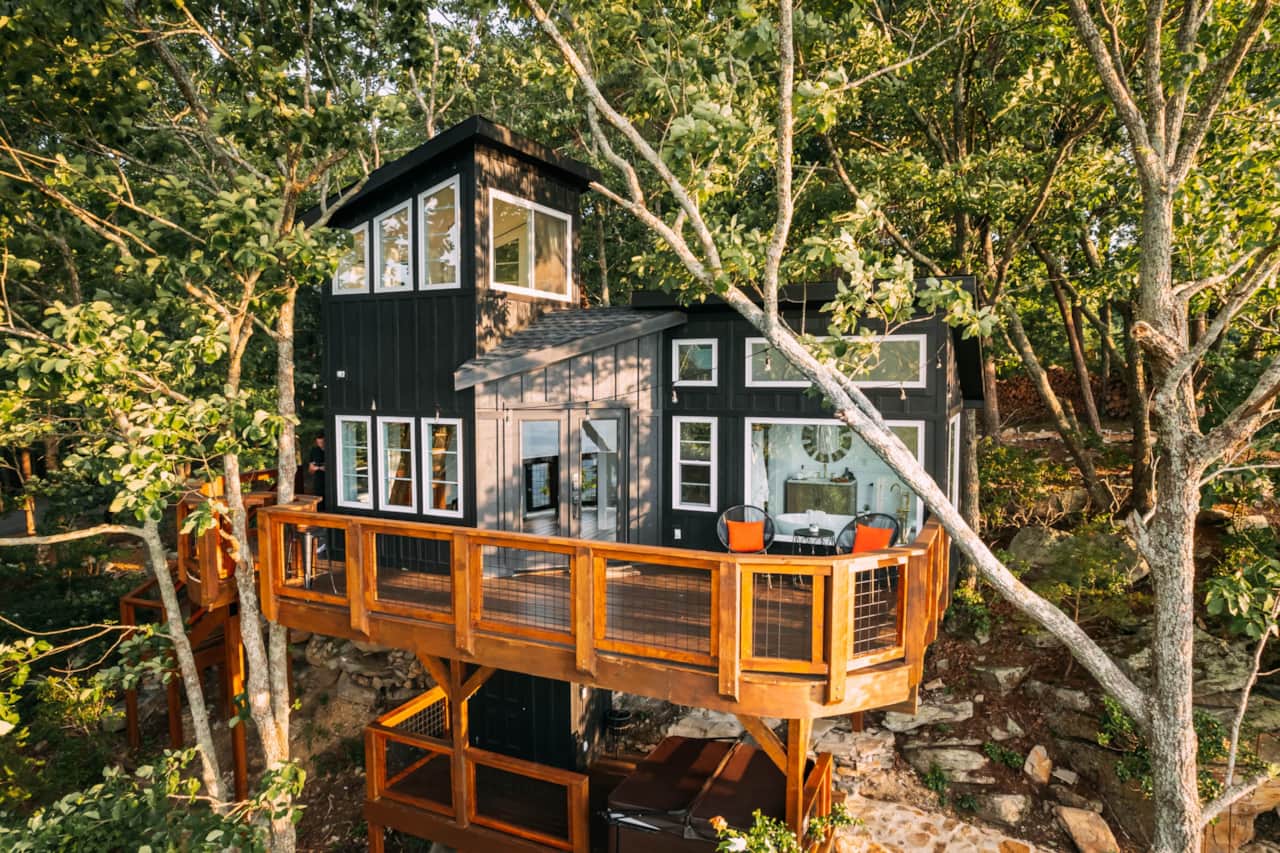A handcrafted mountain retreat where nature, comfort, and privacy come together in the treetops.