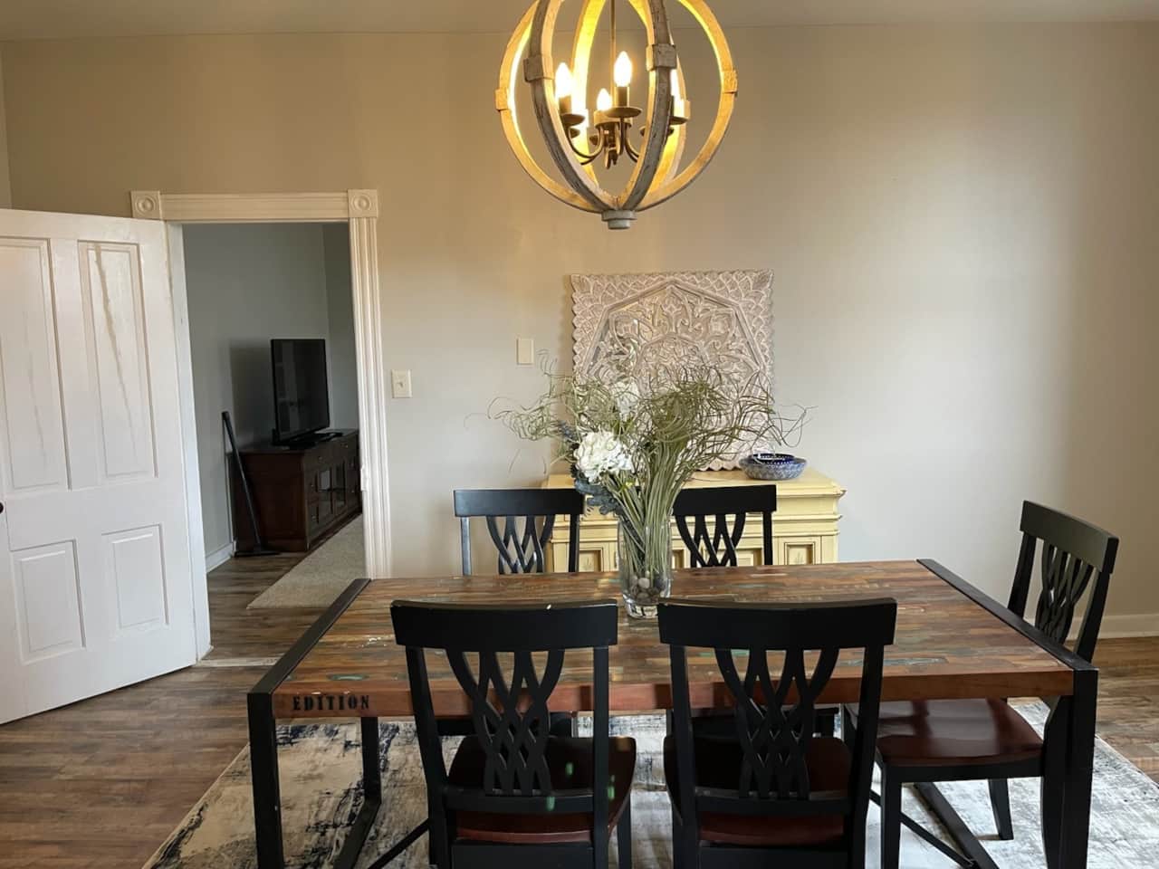  Beautifully appointed dining room room for six seating