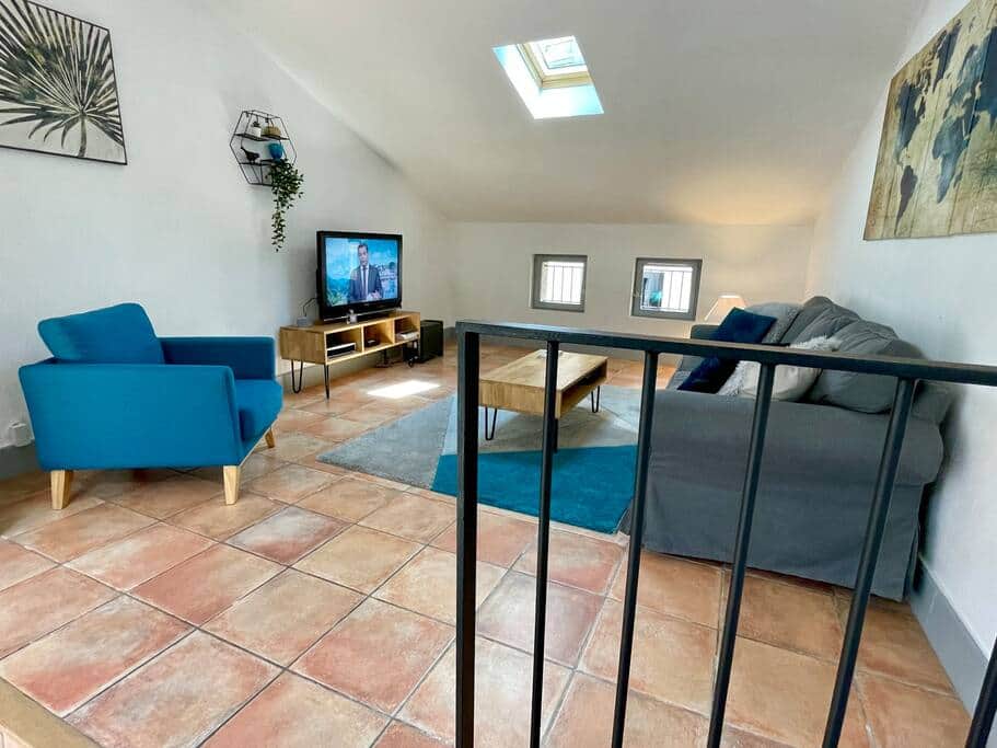 Salon climatisé avec Smart TV Salon climatisé avec Smart TV