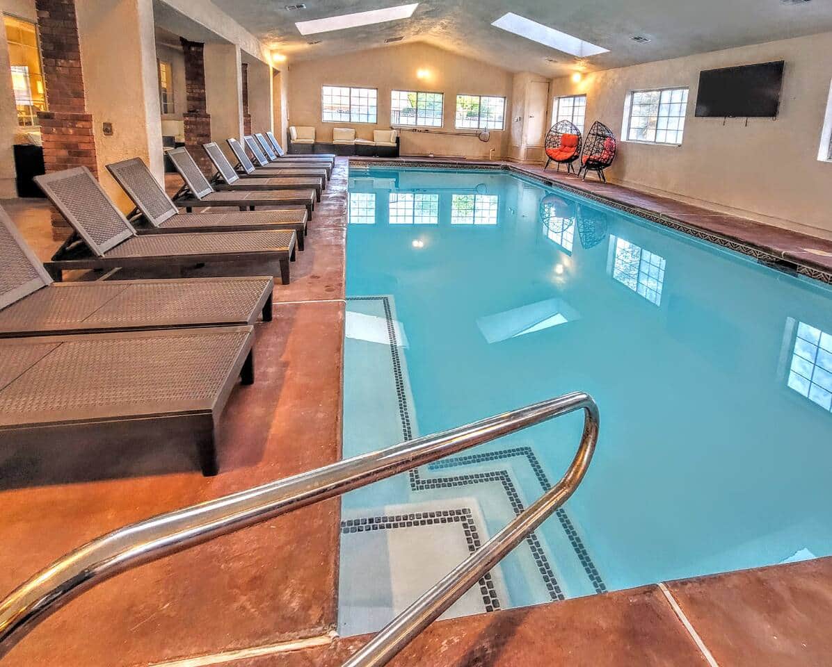 Interior Lounge & Pool View 