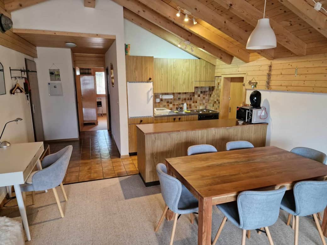 Kueche Esstisch Ferienwohnung Fiesch