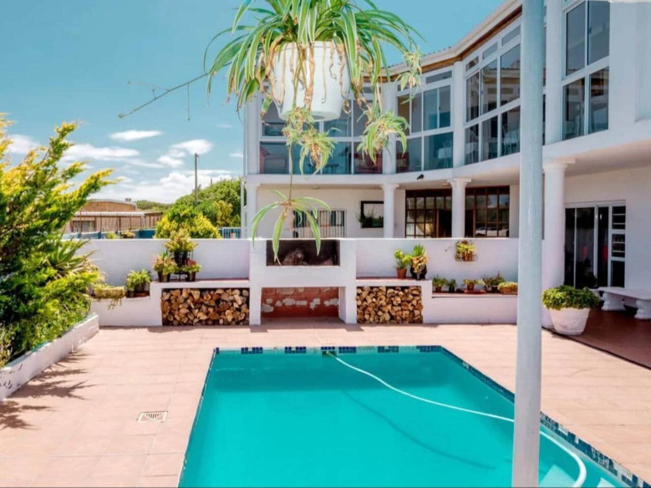 Pool area