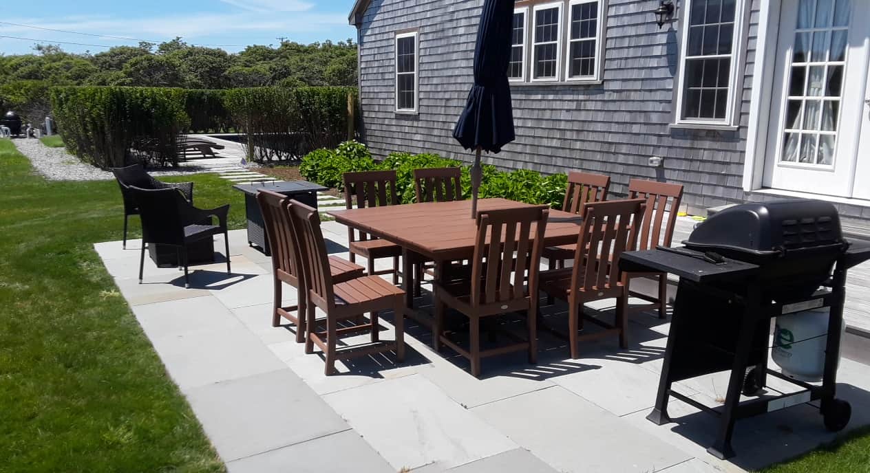 Back patio 2 pool plenty of seating