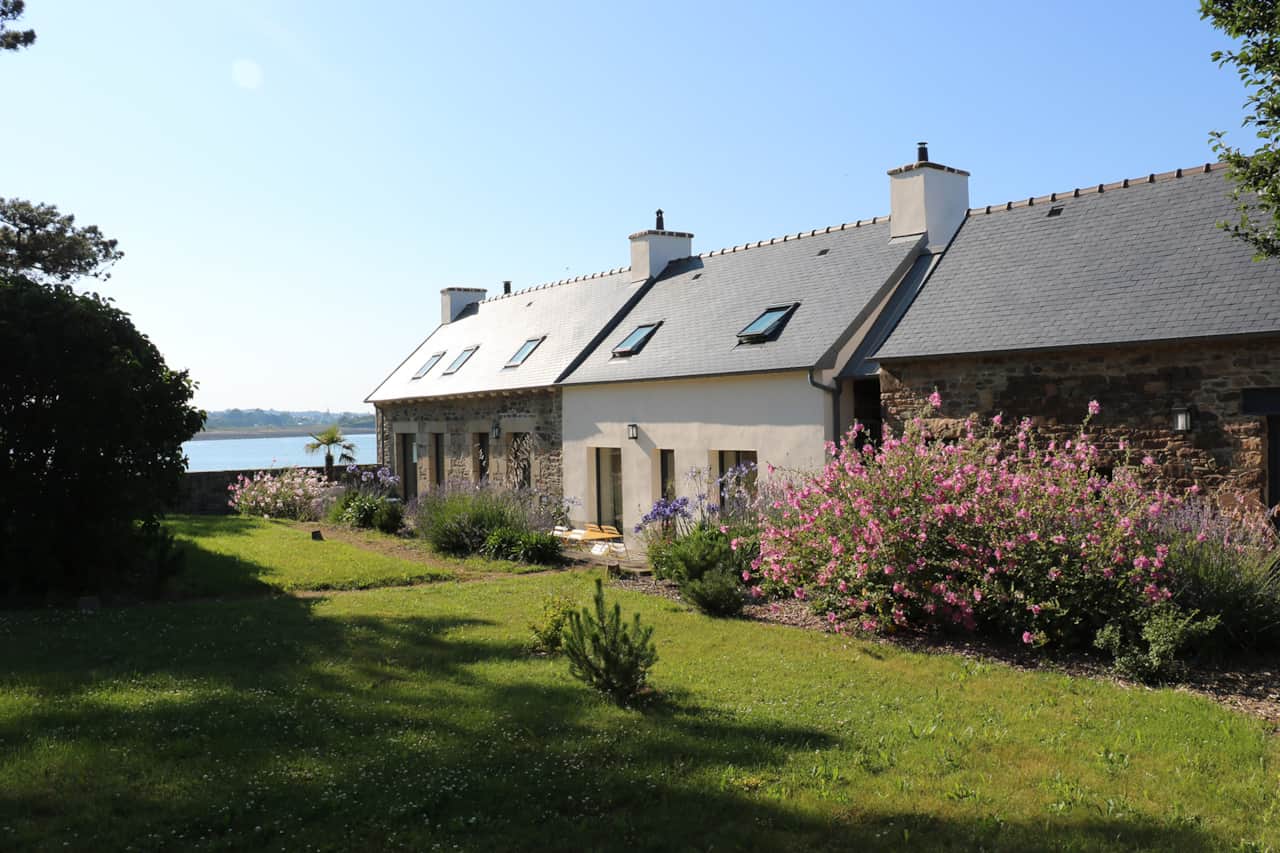 Le jardin de bord de mer des 3 gîtes en Bretagne et ses floraisons d'été 