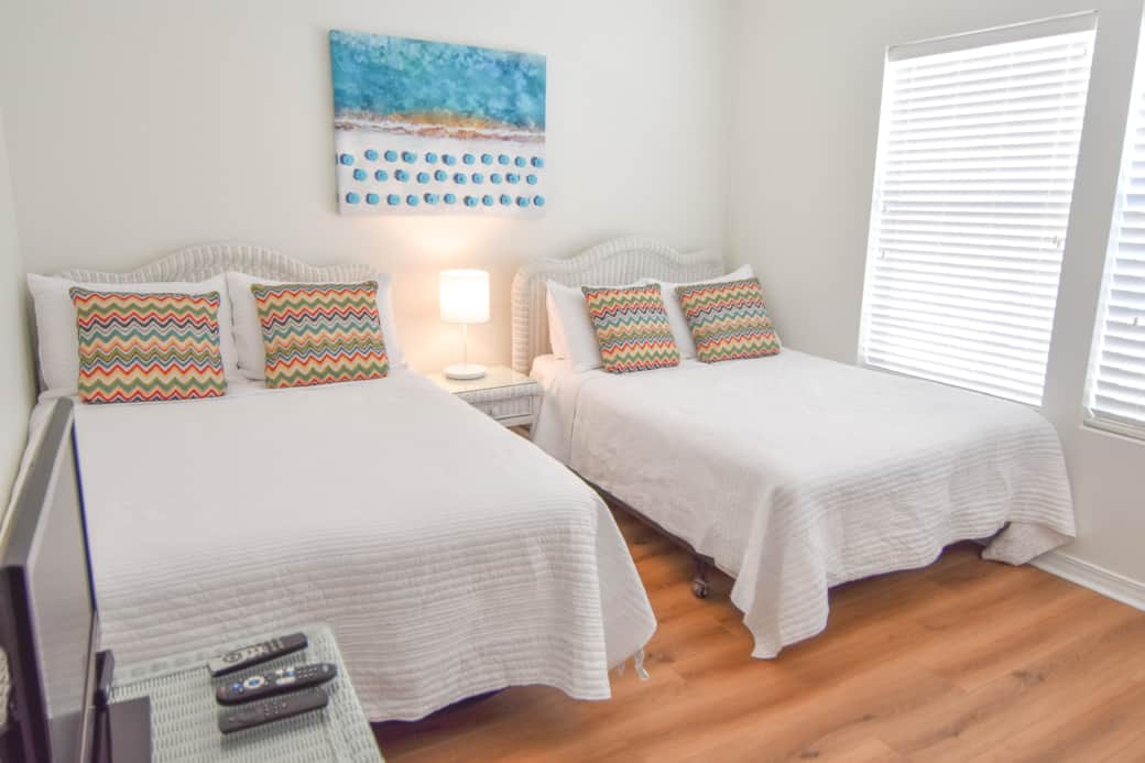 Guest bedroom with 2 double beds!