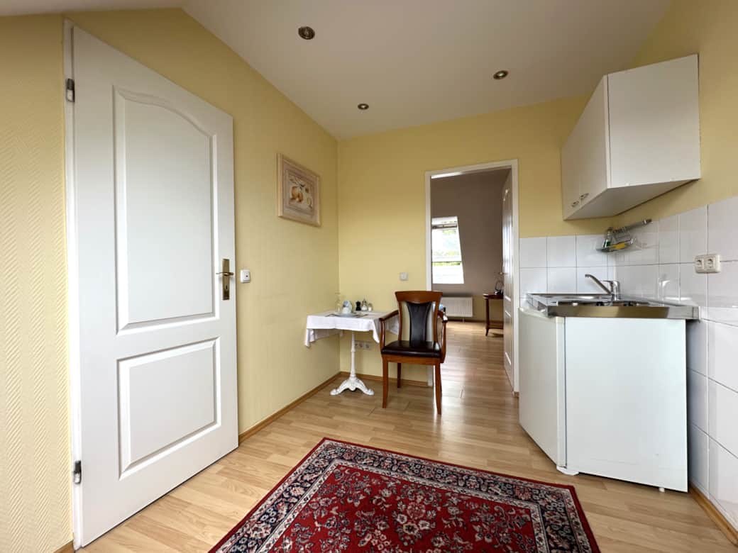 Wohnküche mit Blick ins Schlafzimmer Wohnküche mit Blick ins Schlafzimmer