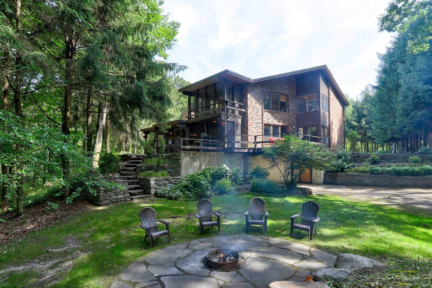 Vacation rentals for large gatherings