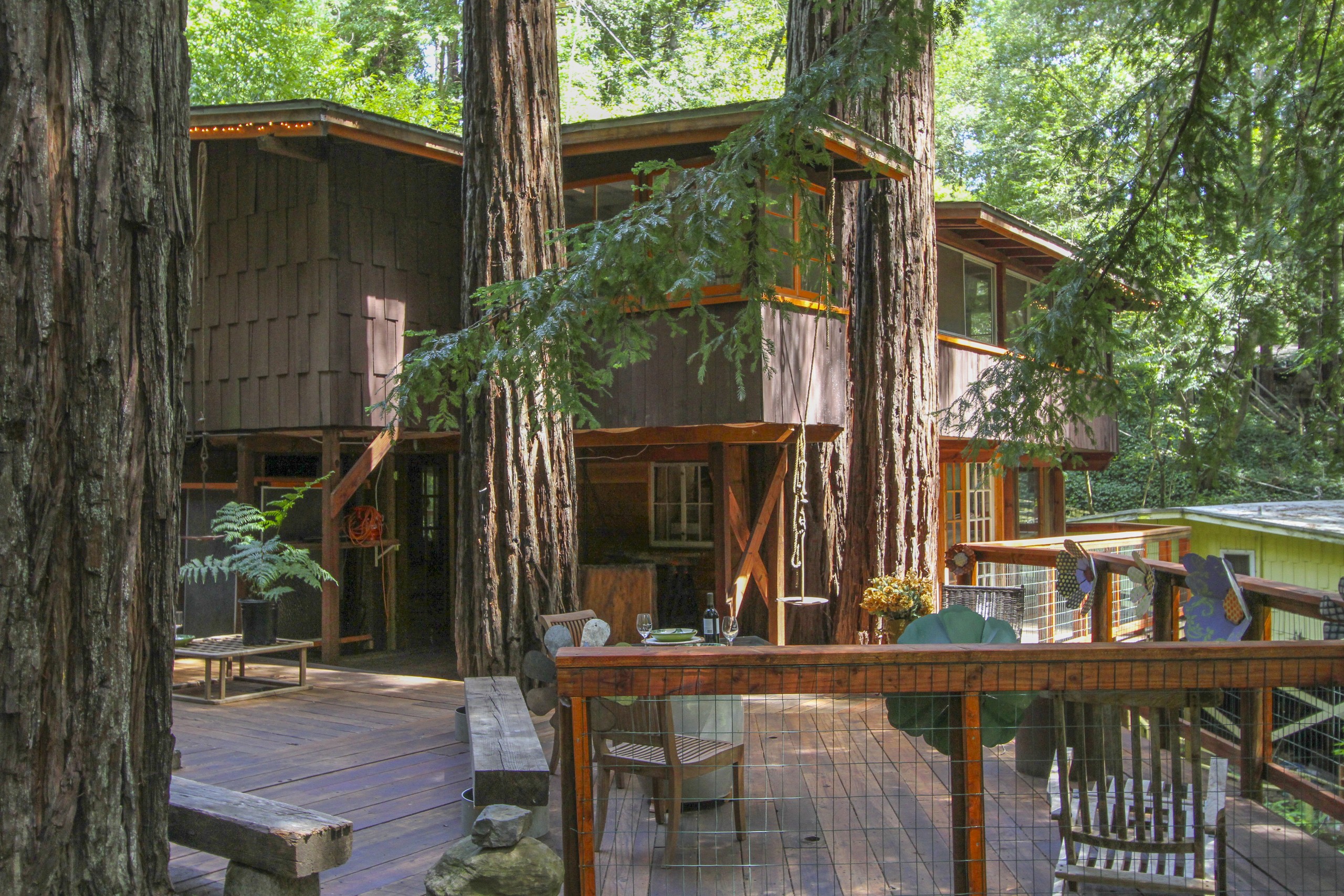 Relaxing Getaway in a Treehouse