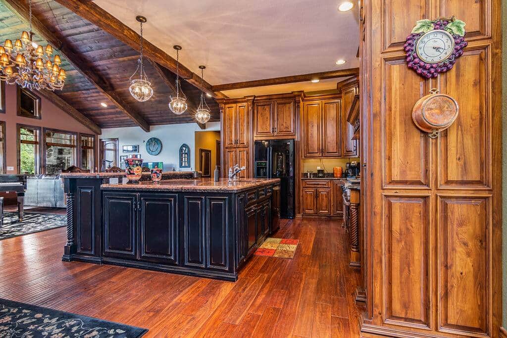 Space for the whole family to cook. Space for the whole family to cook.