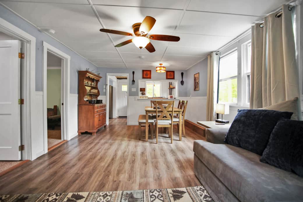 AC, Wifi, SmartTV, Washer/Dryer, linens/towels provided