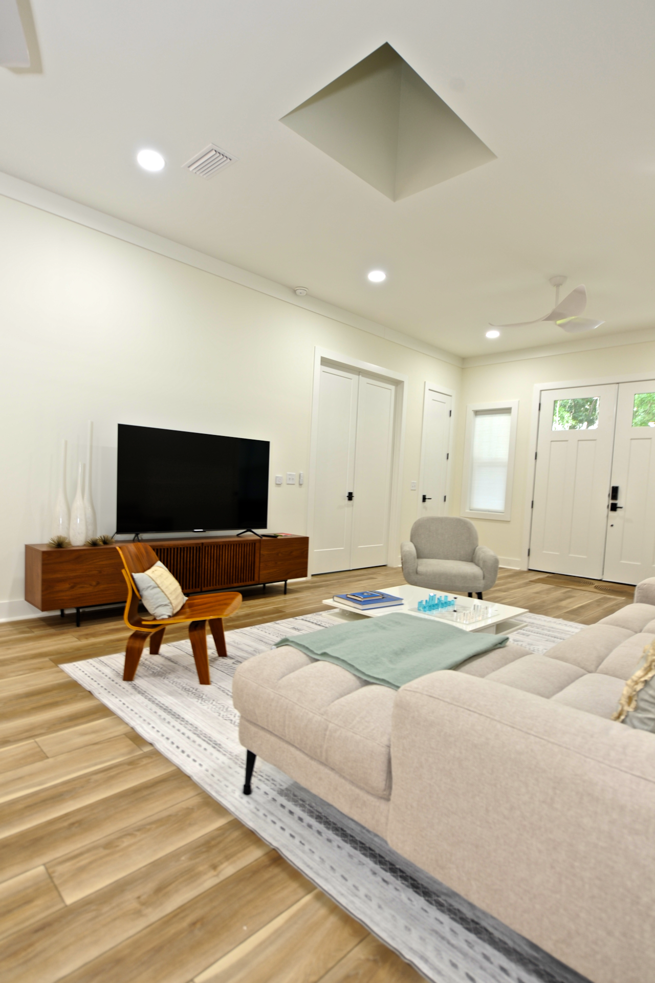 313 N 9th St - Living Area 3