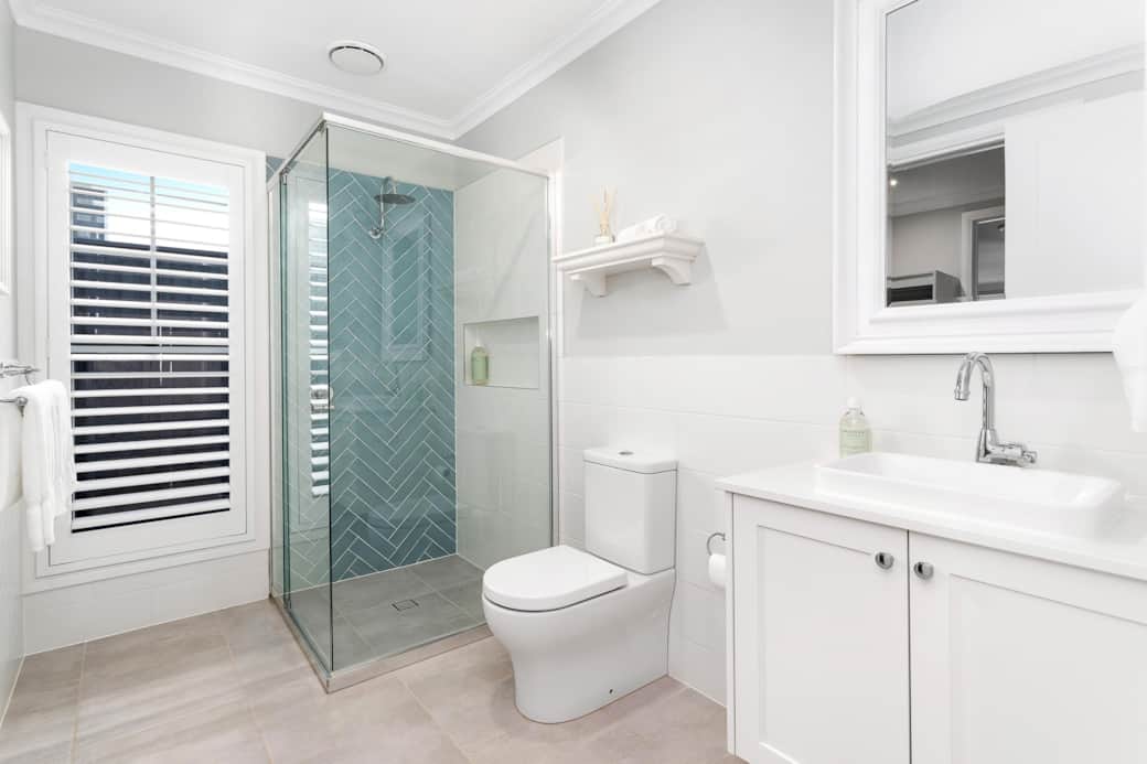 Bed 3 - Plantation Room Ensuite/Downstairs Powder Room
