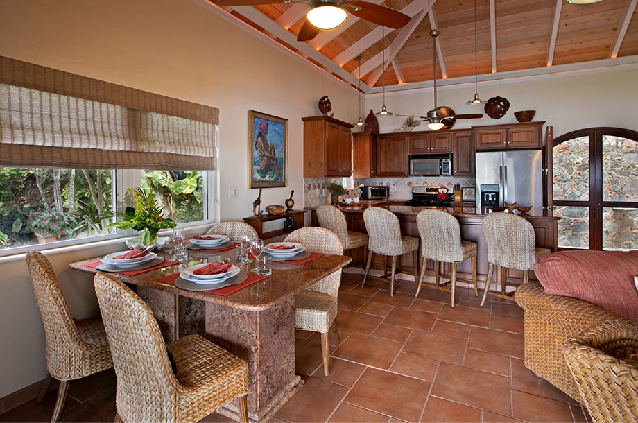 Full Kitchen and Dining area
