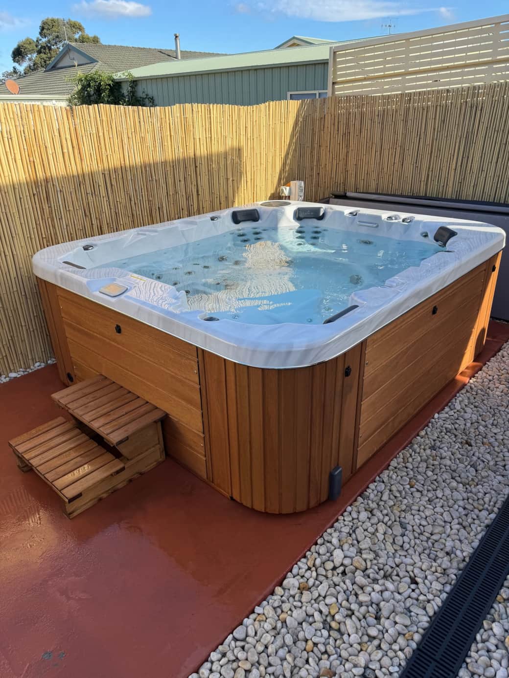 Enjoy our luxury 8-person hot tub spa day or night, summer or winter. Set temperature from 5°C to 41°C and relax with 74 jets. 2 guests lying down and 6 seated, with targeted massage zones. Unwind under the stars and enjoy a relaxing spa experience.