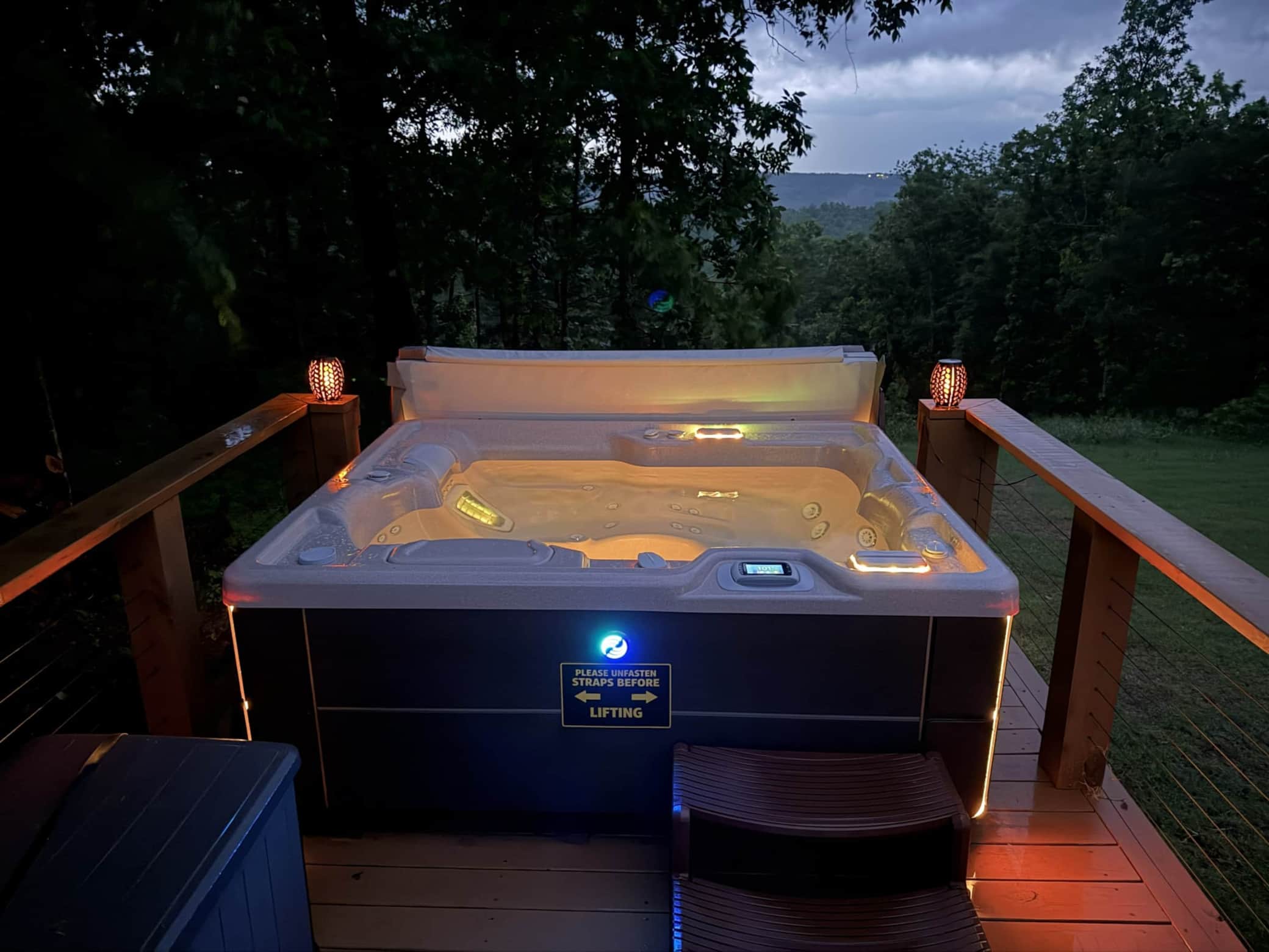 hot-tub-sky-eagle-ridge.jpg hot-tub-sky-eagle-ridge.jpg