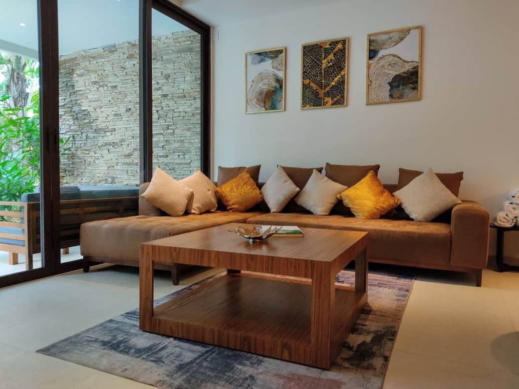 Sala con salida a terraza y jardin propio