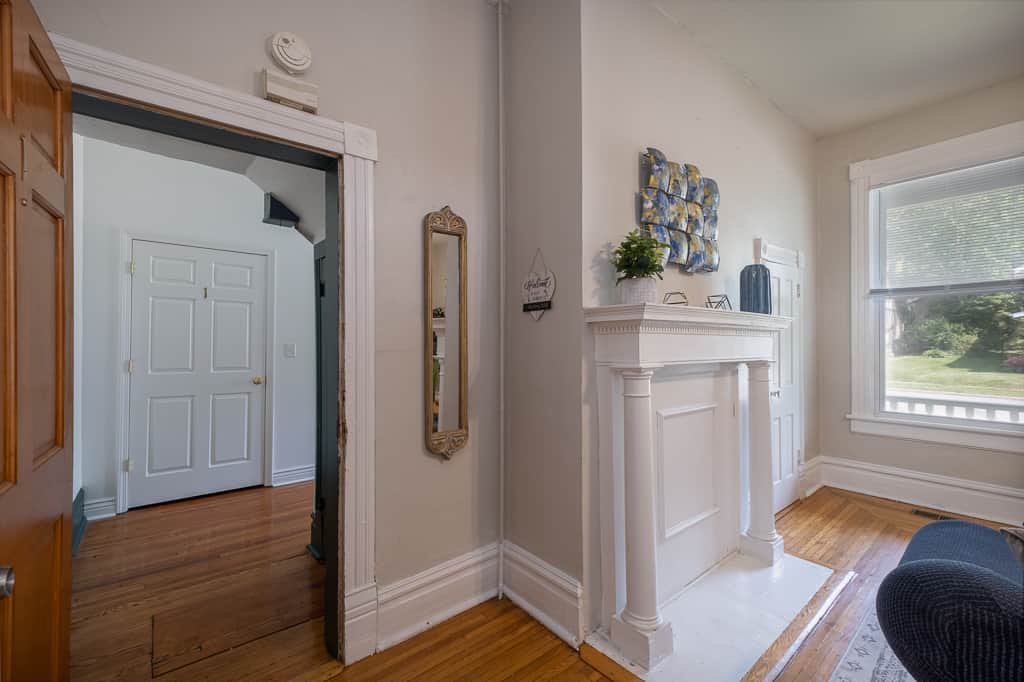 Entry to Living room Entry to Living room