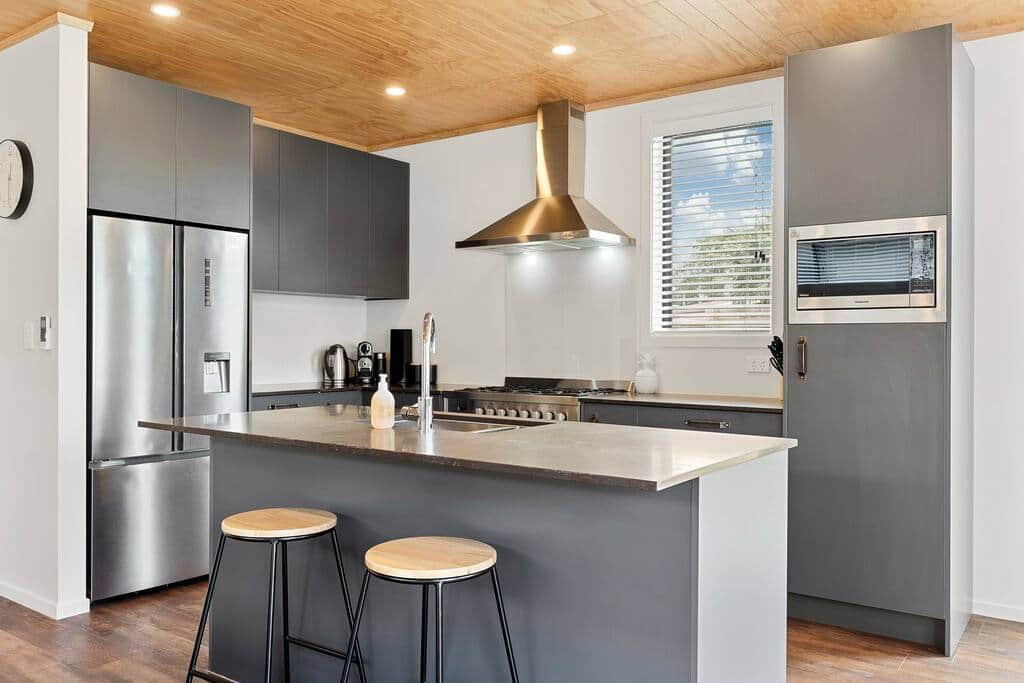 Full kitchen amenities and bar stool seating