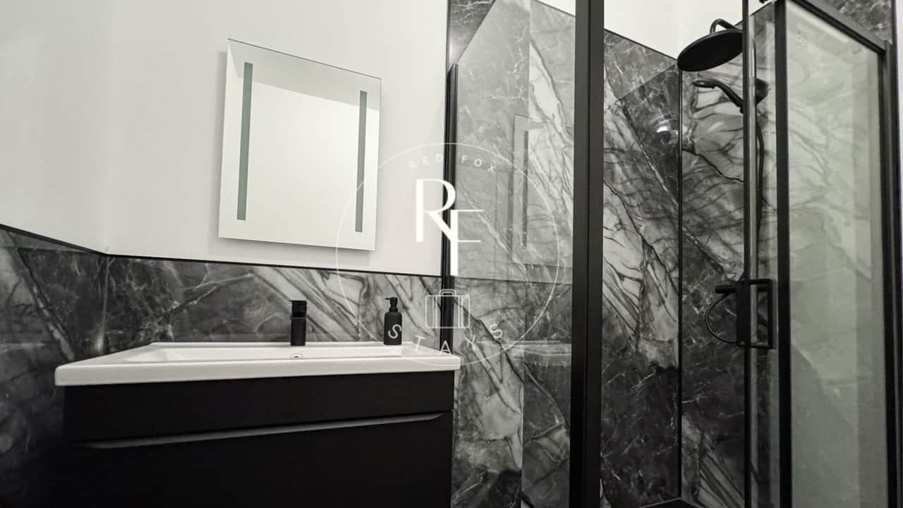 Main Bathroom with Walk-in Shower