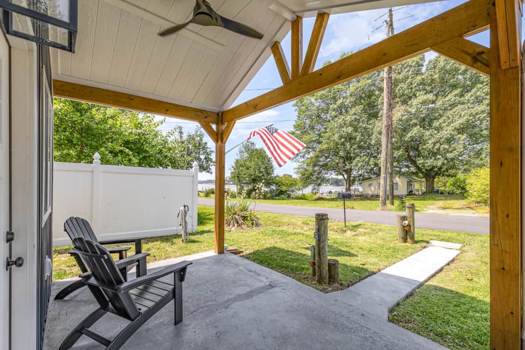 Relax and Enjoy Morning Coffee and Waterviews Relax and Enjoy Morning Coffee and Waterviews